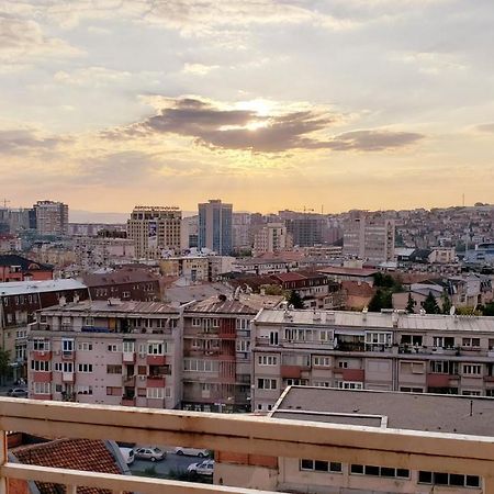 Spacious Downtown Apartment With A City View Pristina Buitenkant foto