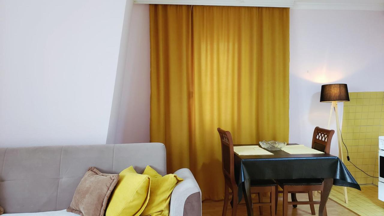 Spacious Downtown Apartment With A City View Pristina Buitenkant foto