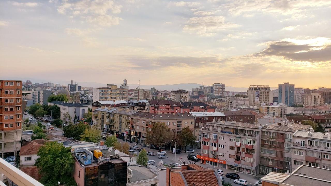 Spacious Downtown Apartment With A City View Pristina Buitenkant foto