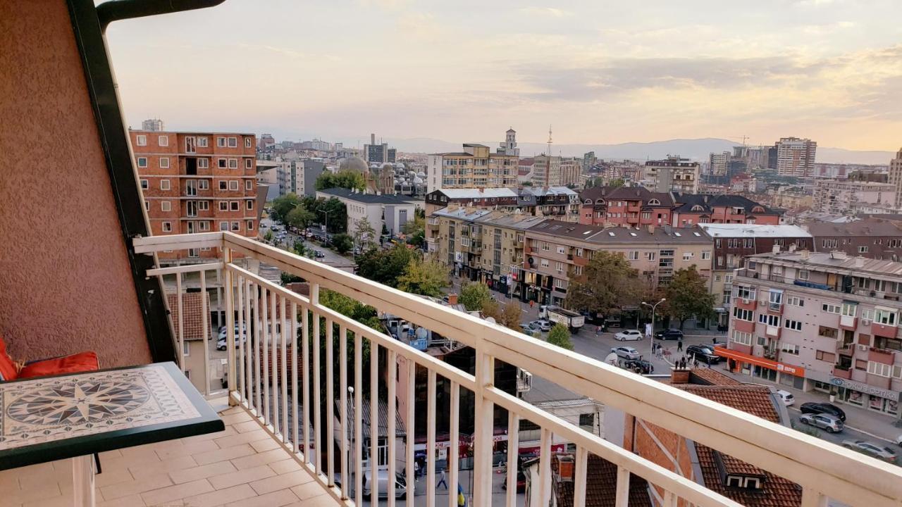 Spacious Downtown Apartment With A City View Pristina Buitenkant foto