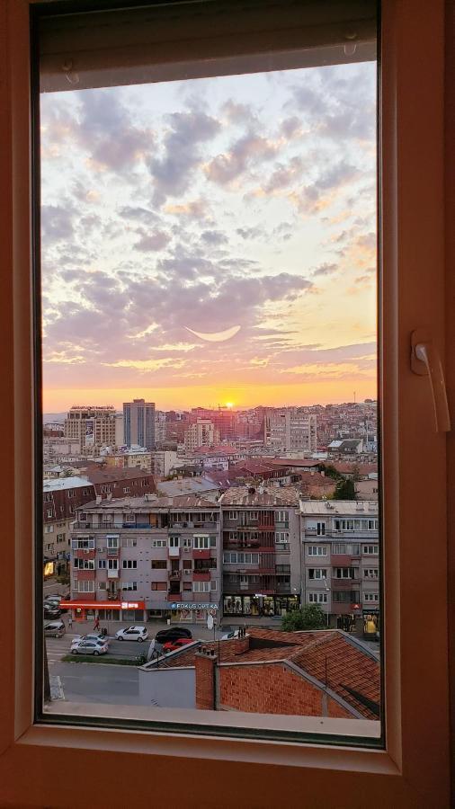 Spacious Downtown Apartment With A City View Pristina Buitenkant foto